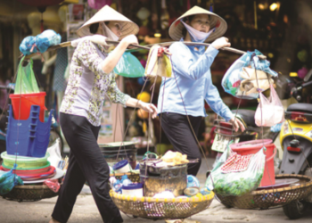 Điểm sáng kinh tế và những thách thức