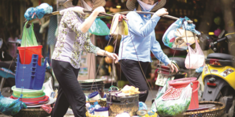 Điểm sáng kinh tế và những thách thức