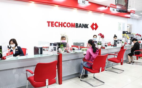 Techcombank sinh lời bất chấp đại dịch, LienVietPostBank báo lãi 611,7 tỷ đồng