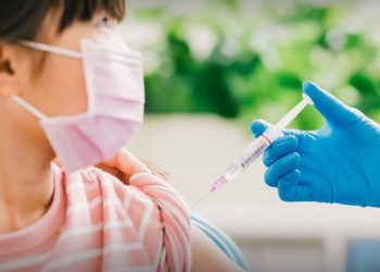 Tháng 11, trẻ em từ 16-17 tuổi bắt đầu tiêm vaccine