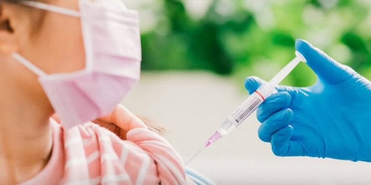 Tháng 11, trẻ em từ 16-17 tuổi bắt đầu tiêm vaccine