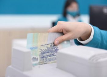 Tín dụng tăng trưởng âm