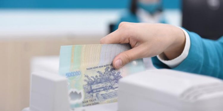 Tín dụng tăng trưởng âm