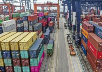 Trung Quốc: Thiếu điện không "níu chân" được xuất khẩu