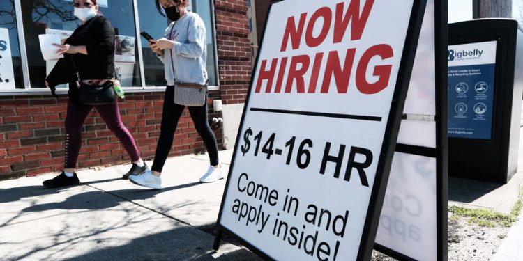 Gần 10 triệu việc làm bị bỏ trống ở Mỹ trong tháng 10, làn sóng đình công lan sang nhiều ngành công nghiệp