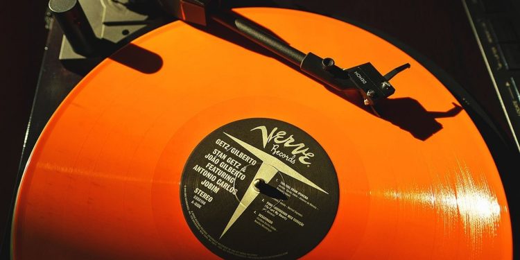 ViMoney - Ngành công nghiệp âm nhạc là nạn nhân không ngờ của tình trạng thiếu nhựa