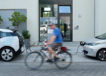 ViMoney - Đức vật lộn với các "thủ thuật kỳ lạ" để né phanh nợ