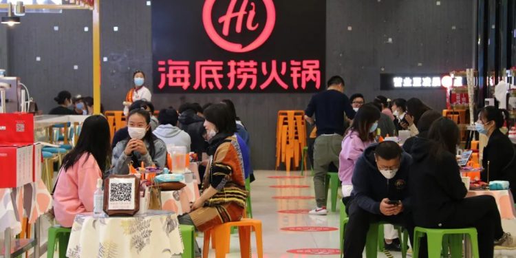Điều gì đã xảy ra với Haidilao sau khi đóng cửa 300 nhà hàng?