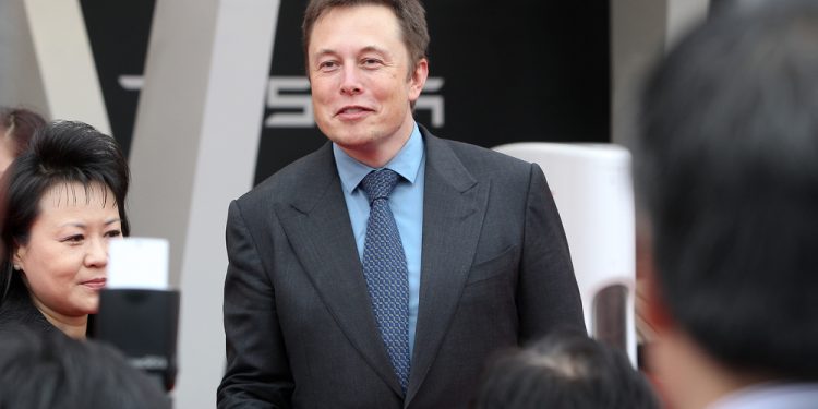Elon Musk bán 10% cổ phiếu Tesla để mua Bitcoin?