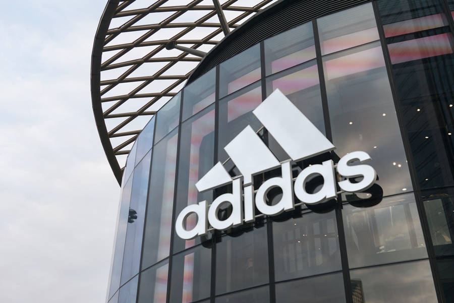 Adidas nâng dự báo triển vọng doanh thu cả năm 2021