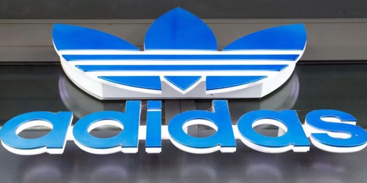 Adidas nâng dự báo triển vọng doanh thu cả năm 2021