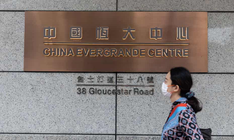 Chủ tịch China Evergrande bán cổ phần, cổ phiếu chúa nợ sụt giảm sâu