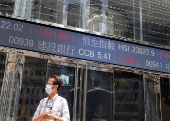 Cổ phiếu bất động sản “tổn thương” khi các doanh nghiệp huy động tiền mặt