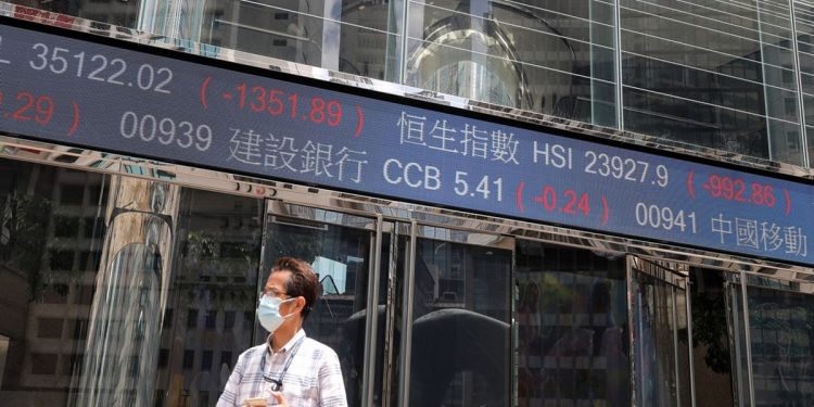 Cổ phiếu bất động sản “tổn thương” khi các doanh nghiệp huy động tiền mặt