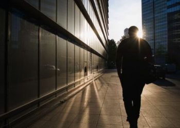 Các đại gia Trung Quốc chi hàng tỷ USD tiền túi để “giải cứu bất động sản”