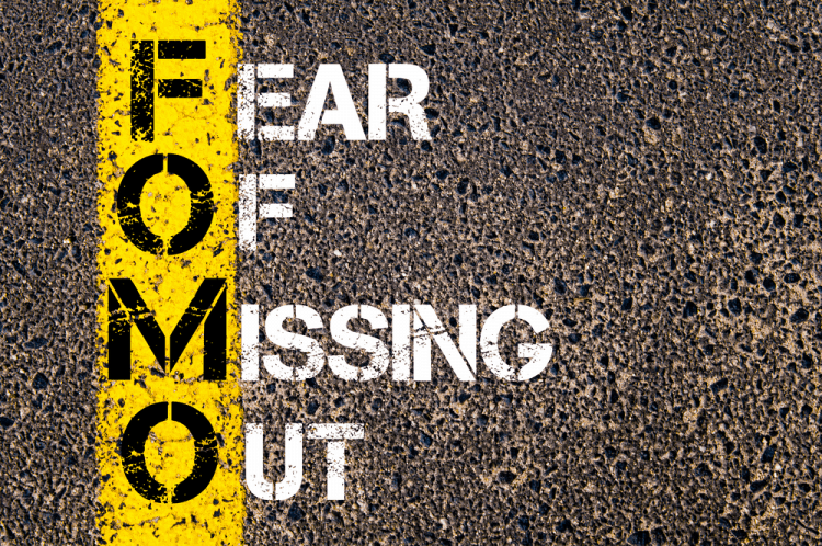 ViMoney - FOMO là gì? Fear of Missing Out