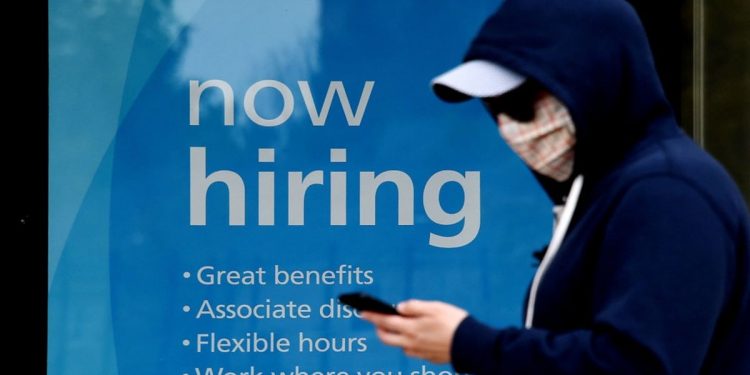 Thị trường lao động Mỹ bị thắt chặt để kìm hãm lạm phát leo thang