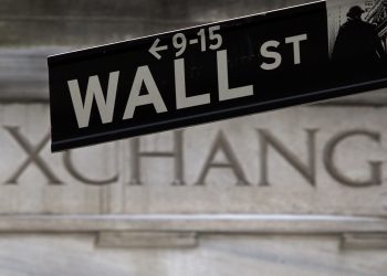 Tiền lương thưởng cuối năm tại phố Wall dự kiến tăng thấp nhất là 20%