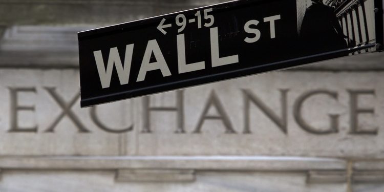 Tiền lương thưởng cuối năm tại phố Wall dự kiến tăng thấp nhất là 20%