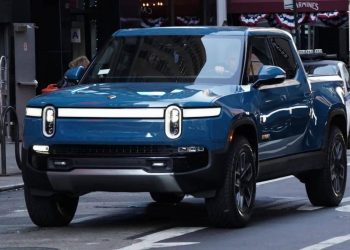 “Kẻ thù lớn nhất của Tesla” – Rivian có giá trị thị trường hơn 100 tỷ USD sau 3 ngày IPO! Musk cười lớn: “Hãy chờ bài kiểm tra năng lực sản xuất và dòng tiền”