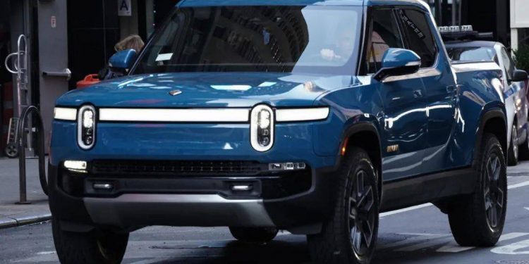 “Kẻ thù lớn nhất của Tesla” – Rivian có giá trị thị trường hơn 100 tỷ USD sau 3 ngày IPO! Musk cười lớn: “Hãy chờ bài kiểm tra năng lực sản xuất và dòng tiền”