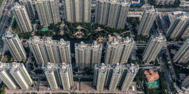 Thị trường bất động sản Trung Quốc vẫn lao đao khiến giới đầu tư "ngồi trên đống lửa"