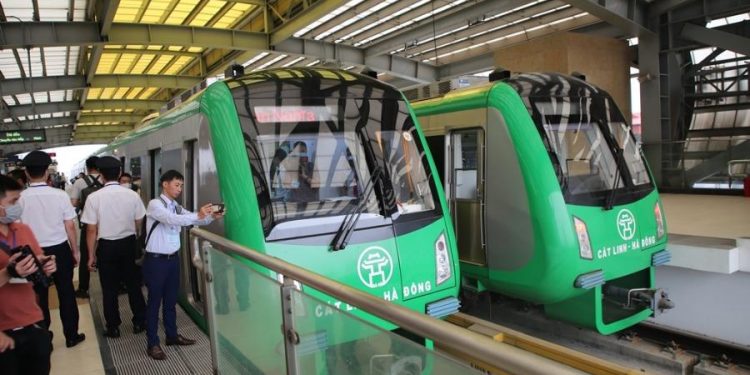 Hà Nội: Đường sắt Cát Linh - Hà Đông miễn phí vé 15 ngày đầu cho khách đi tàu