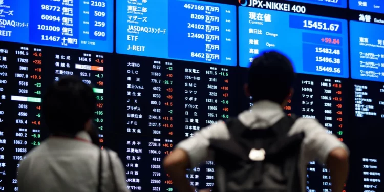 Chứng khoán Châu Á - Thái Bình Dương biến động trái chiều khi cổ phiếu công nghệ sụt giảm