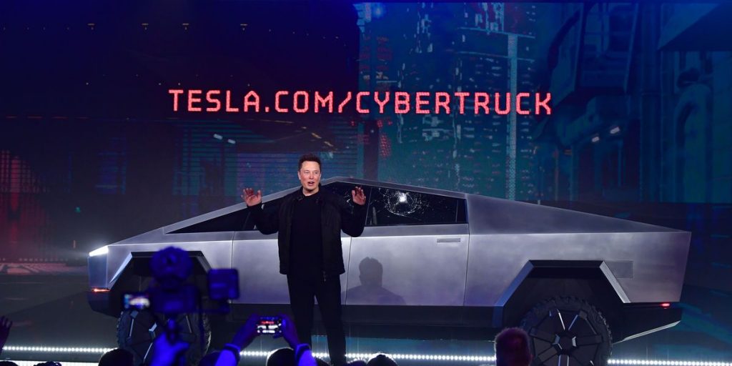 Cổ phiếu Tesla trượt dốc sau cuộc thăm dò bán 10% cổ phần của Elon Musk trên Twitter