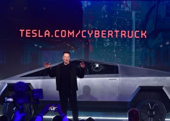 Cổ phiếu Tesla trượt dốc sau cuộc thăm dò bán 10% cổ phần của Elon Musk trên Twitter