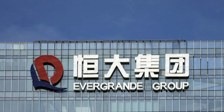 Bán "con cưng" để trả nợ, cổ phiếu Evergrande "bay màu" 273 triệu USD