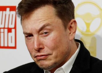 Tesla rơi vào thị trường gấu, Elon Musk tiếp tục rút tiền và bán thêm 900 triệu USD cổ phiếu!