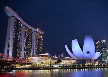 Tốc độ tăng trưởng kinh tế của Singapore vượt dự kiến trong quý 3