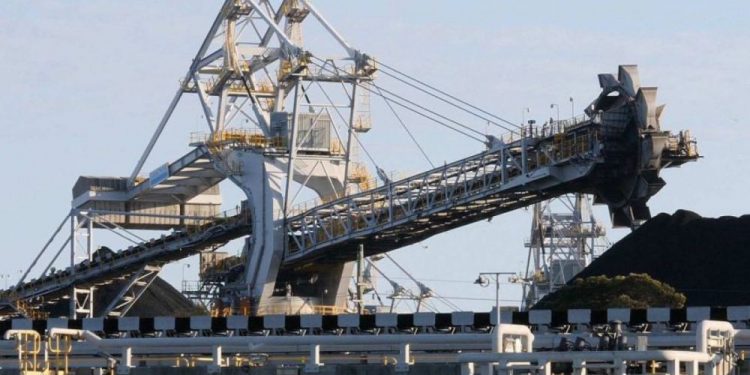 Trong tháng 10, nhập khẩu than của Trung Quốc tăng gần gấp đôi so với năm trước