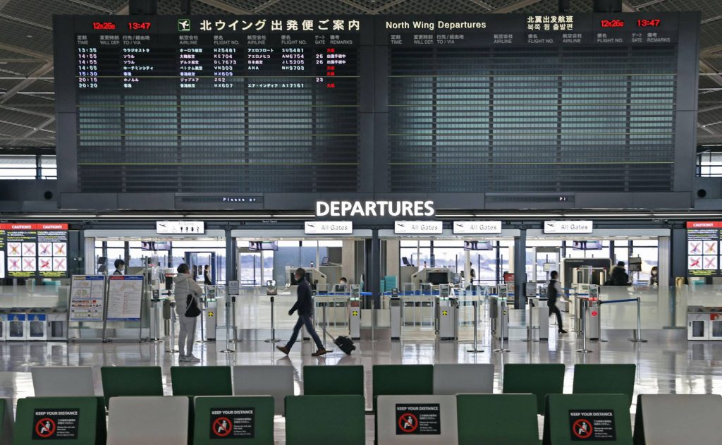 Lo ngại sự lây lan của biến thể Covid-19 Omicron, Nhật Bản triệt để "đóng cửa" với người nước ngoài