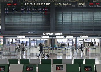 Lo ngại sự lây lan của biến thể Covid-19 Omicron, Nhật Bản triệt để "đóng cửa" với người nước ngoài