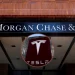 Không chỉ mâu thuẫn giữa CEO, JPMorgan Chase còn là ngân hàng đầu tư Phố Wall coi thường Tesla nhất