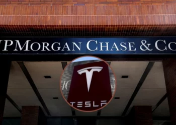 JPMorgan Chase kiện Tesla và đòi 162 triệu USD