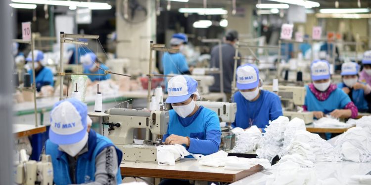 TP.HCM phục hồi nhanh chóng, dẫn đầu trên đường đua tăng trưởng kinh tế