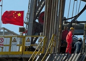 Trung Quốc nhập khẩu và xuất khẩu dầu cùng lúc, tại sao lại bán với giá thấp hơn giá nhập?