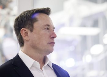 Đối mặt với hóa đơn thuế hơn 15 tỷ USD, Elon Musk muốn bán 10% cổ phiếu tại Tesla?