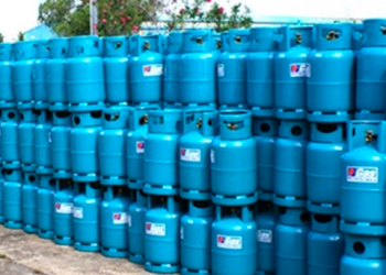 Giá gas "đội" thêm 13.000 đồng/bình 12kg