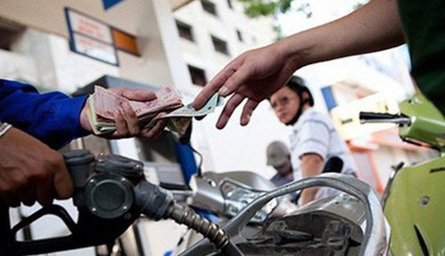 Giá xăng tiếp tục giảm sốc, hơn 1.300 đồng/lít