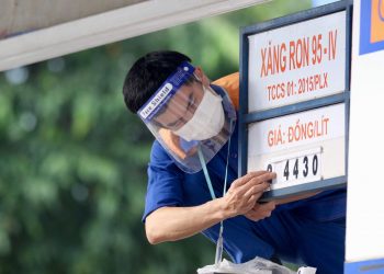 Kịch bản nào cho giá xăng ngày mai (10/11)?