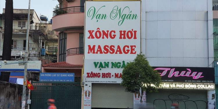 TP.HCM: Tạm thời dừng hoạt động karaoke, massage, quán bar