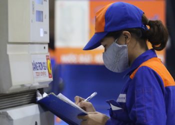 2 cực của giá xăng dầu ngày 5/9