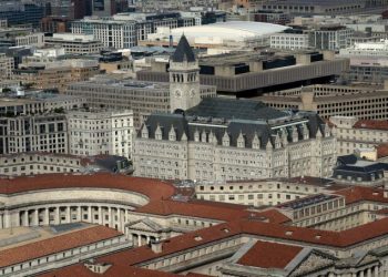 Tập đoàn Trump bán khách sạn ở Washington D.C giá 375 triệu USD