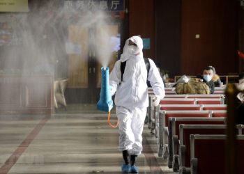 Chuyên gia cảnh báo chiến lược zero-Covid sẽ khiến nền kinh tế Trung Quốc tăng trưởng chậm hơn