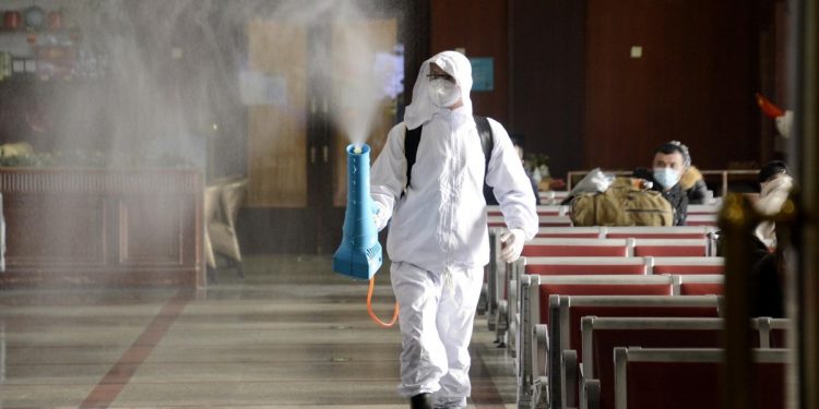 Chuyên gia cảnh báo chiến lược zero-Covid sẽ khiến nền kinh tế Trung Quốc tăng trưởng chậm hơn