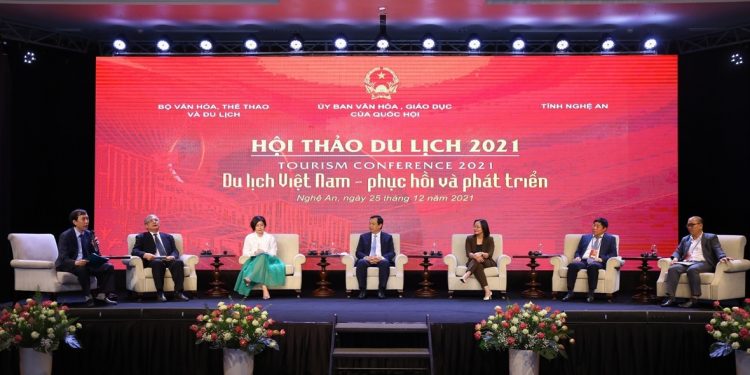 Còn Omicron du lịch không vội mở cửa